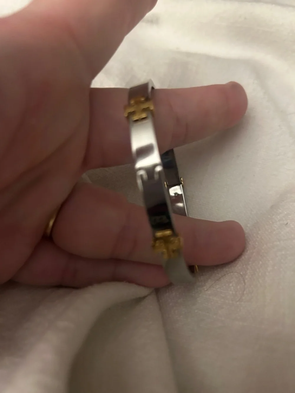 NEW Tory Burch Classic Logo Hinge Bangle Bracelet